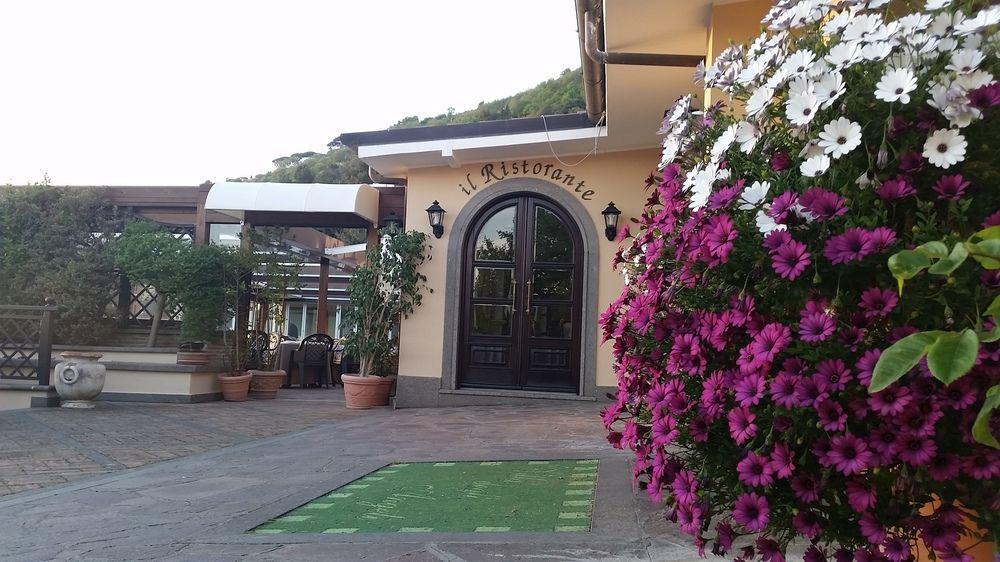 Hotel Villa Degli Angeli Castel Gandolfo Exteriör bild